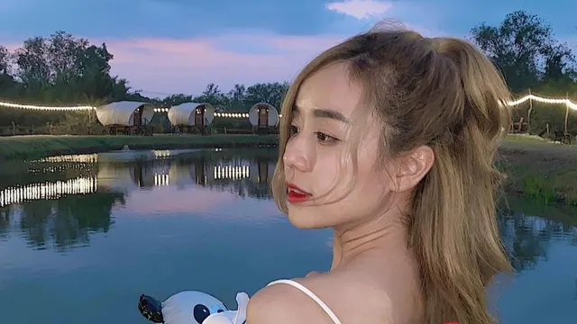Vợ cũ Hoài Lâm ẩn ý việc quyết định 'buông bỏ'
