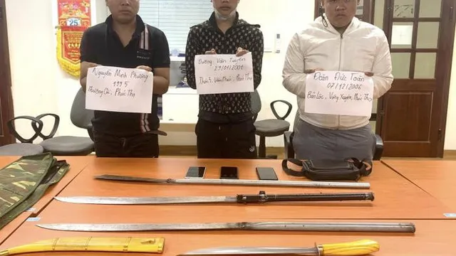 Hai thanh niên vác hung khí kéo lê trên đường 'dương oai' và cái kết đắng