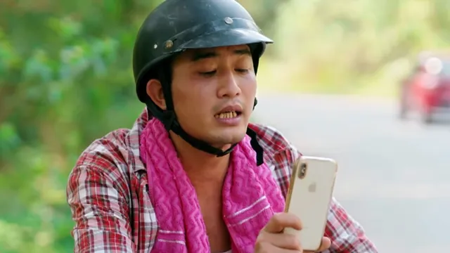Làng Trong Phố tập 16: Hiếu và Nhung cùng 'mất tích', tắt điện thoại di động