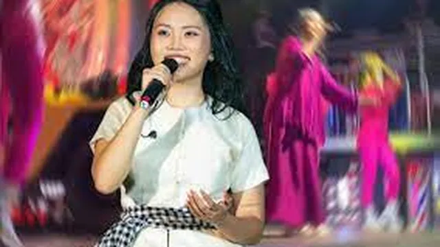 Hát nhảy tưng bừng trên sân khấu, Phương Mỹ Chi khiến dân mạng 'nổi da gà'