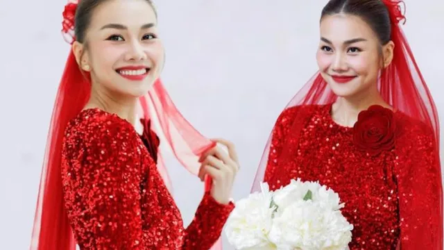 Cô dâu Thanh Hằng diện áo dài đỏ rực trong ngày lên xe hoa về nhà chồng