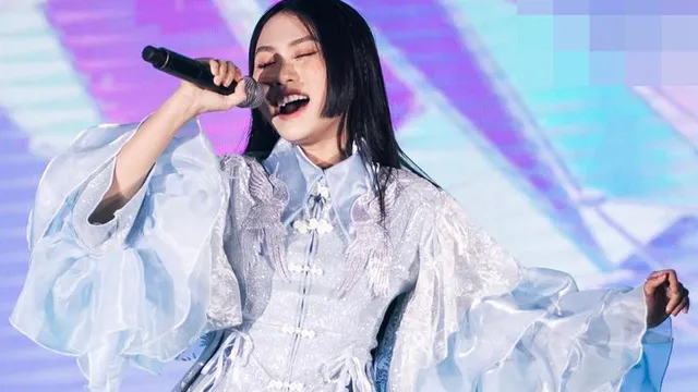 Phương Mỹ Chi trổ tài hò không nhạc trên sân khấu, có còn xứng danh 'Cô bé dân ca'?