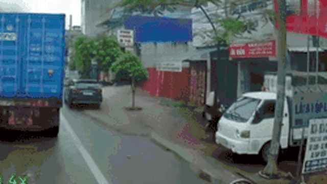 Lái xe kiểu 'bố đời', tài xế khiến dân tình ngán ngẩm: Có tiền mua xe nhưng không mua được ý thức