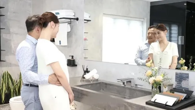 Phương Oanh lộ rõ bụng bầu, được Shark Bình cưng như trứng mỏng trong thai kỳ
