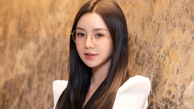 Nhan sắc mẹ ruột Quỳnh Kool gây sốt, bảo sao cô con gái là hot girl vạn người mê