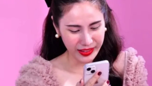 Nhận lời xin lỗi trên livestream, ca sĩ Thủy Tiên bất ngờ thốt lên câu này!