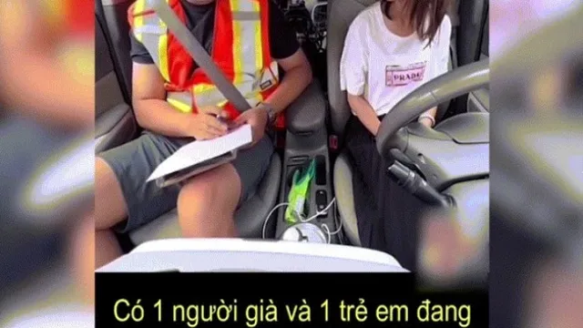 Clip: Cô gái thi trượt lái xe với tình huống hóc búa của giáo viên đưa ra