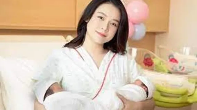 Sam sinh đôi, hé lộ những hình ảnh đầu tiên về hai nhóc tỳ