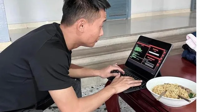 Hoa hậu Thùy Tiên than thở vì Facebook bị lỗi, Quang Linh thật sự là 'hacker'