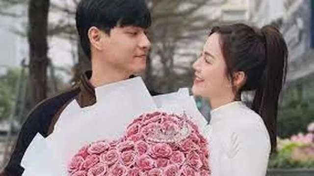 Một cặp đôi Vbiz công khai hẹn hò đúng ngày 8/3