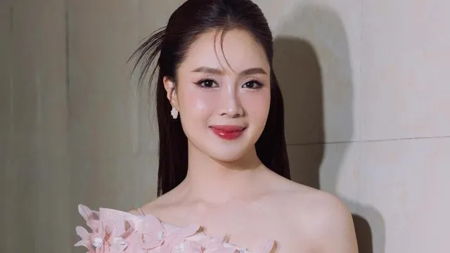 Hồng Diễm nói gì khi được hỏi về cảnh thân mật với Quang Sự trong phim mới?