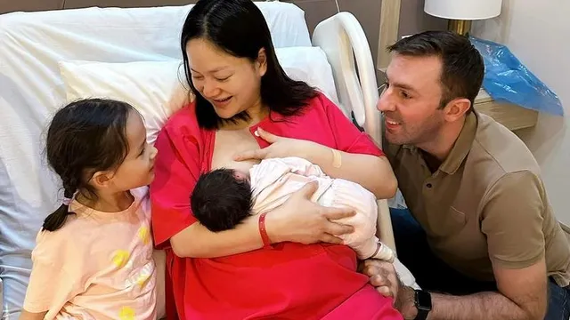 Vừa sinh con, Lan Phương bật khóc khi chứng kiến hành động này của chồng Tây