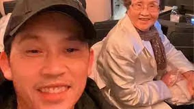 Hoài Linh đưa mẹ ruột về Việt Nam, thần sắc gây chú ý sau thời gian ở ẩn
