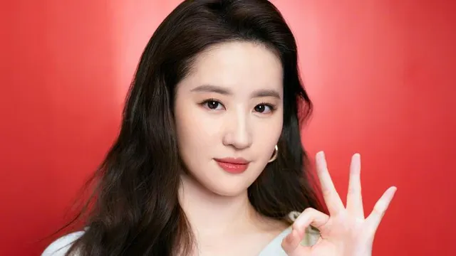 Chân dung người yêu ngoại quốc giàu khủng của Lưu Diệc Phi