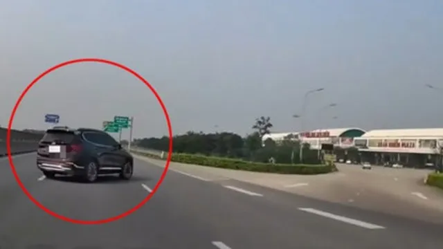Clip: Bức xúc pha chuyển làn nguy hiểm của tài xế Santa Fe trên cao tốc