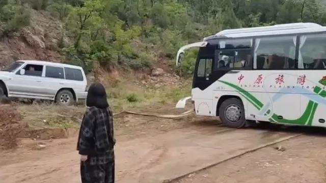 Clip: Pha giải cứu "đồng đội" đầy bất ổn và cái kết nhớ đời