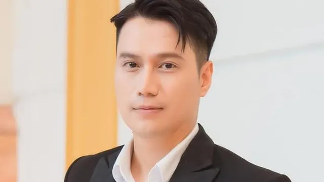 Việt Anh và những cái 'lạ' trong phim mới: Không còn 'vào tù ra tội', chấp nhận làm nền cho 'tình trẻ'